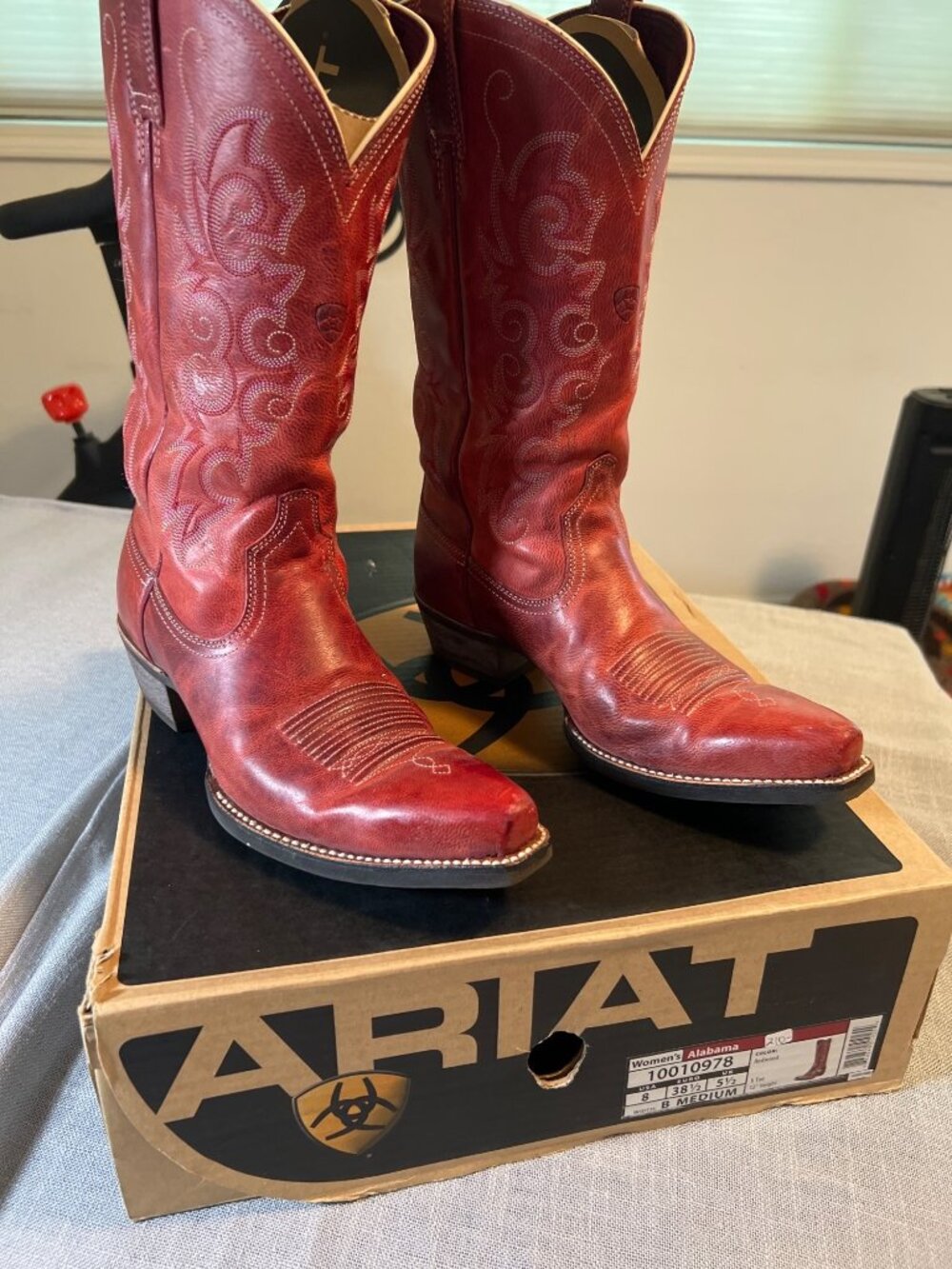 Ariat Women's Alabama Red Distressed Leather Snip Toe Cowgirl Boots Size 8 B